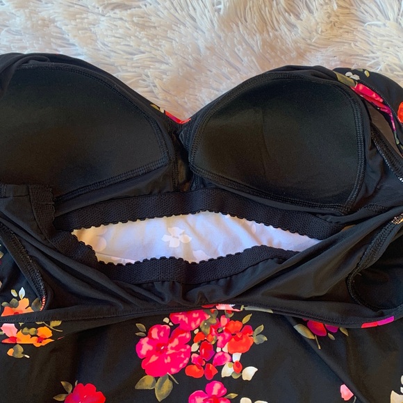 Lands End Black and Floral Tankini Top - Picture 13 of 16